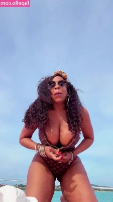 Niecy Nash [ niecy-nash ] - Nice and tight