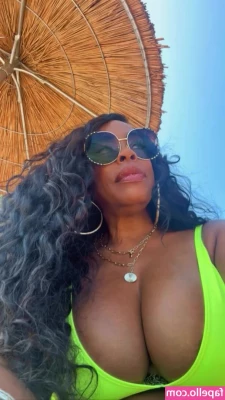 Niecy Nash [ niecy-nash ] - Don't you just love my MILF body?