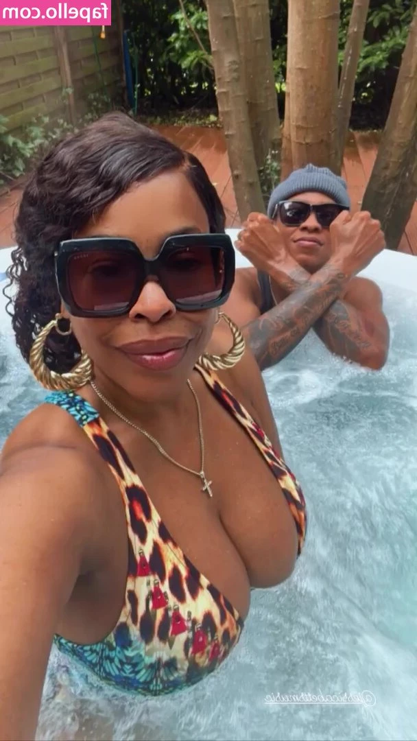 Niecy Nash [ niecy-nash ] - checking in...how are you babe?
