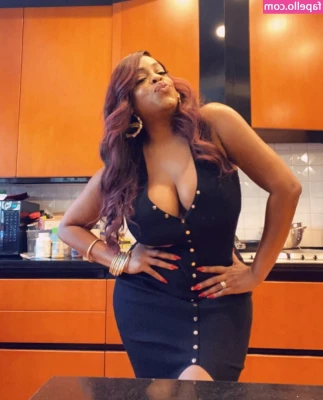 Niecy Nash [ niecy-nash ] - En la ducha con mi padrastro  Mi papá y yo nos damos una sensual e