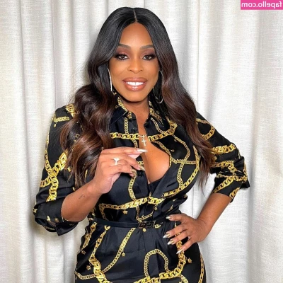 Niecy Nash [ niecy-nash ] - Just love my new pantihose  Swipe