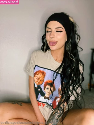 chelseaofasgardfree - More pictures from the video  mouth  fingers  wet sweet goodness