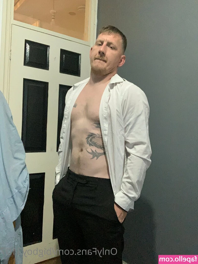 bigboy3107 - I very rarely do photo shoots  And I m very curious if you like it 
