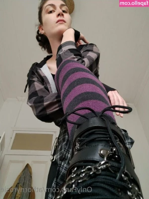 athornyrosie - Suck suck just like master likes it ♥️♥️