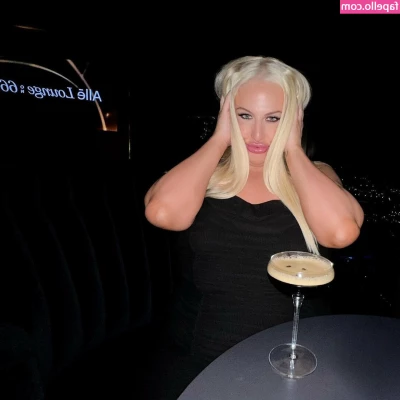naomiplatinum [ naomiplatinum-1 ] - Just a little extra