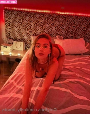 tiffany_leee [ tiffany-leee ] - Οταν θες τοσο πολυ πουτσα που δεν