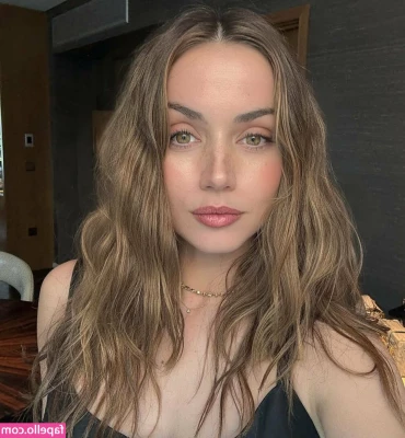 Ana De Armas [ ana-de-armas-1 ] - Merry Christmas     Enjoy this video from 2019 titled  Opening Gifts