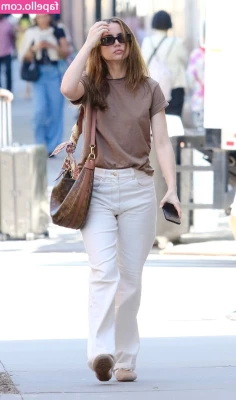 Ana De Armas [ ana-de-armas-1 ] - Some plug play today