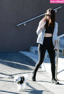 Ana De Armas [ ana-de-armas-1 ] - Tearing pantyhose