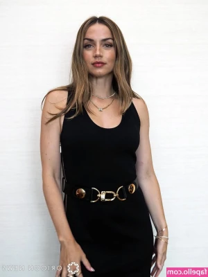 Ana De Armas [ ana-de-armas-1 ] - No bra or panties on when I go out 😂😜