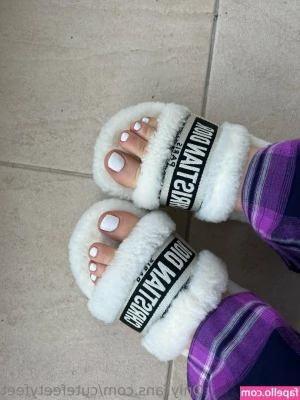 cutefeetyfeet - I love October