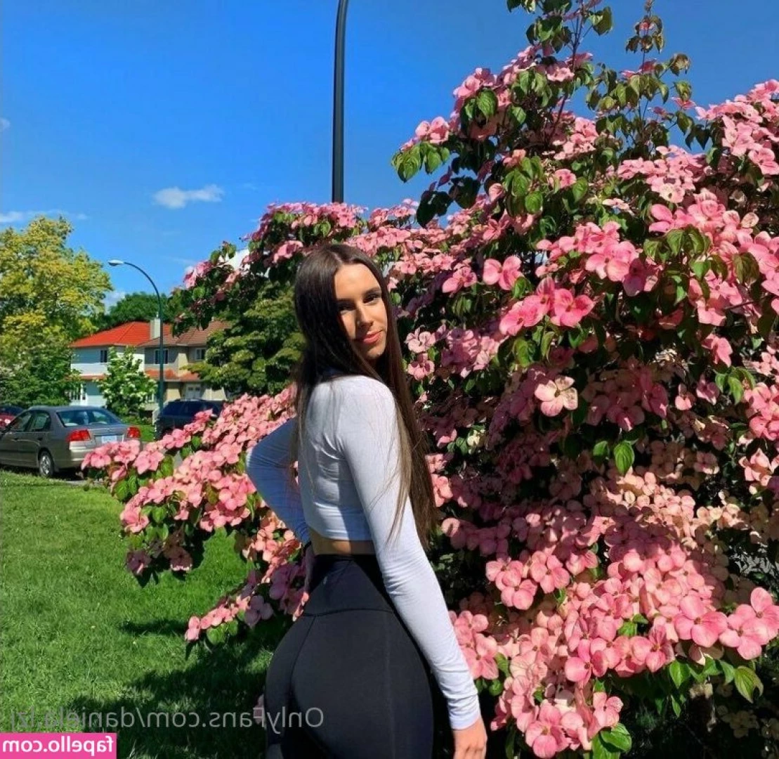Daniela.lzj [ daniela-lzj ] - Want to see inside