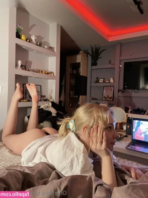 anyuta18 - Who want to slap this arse