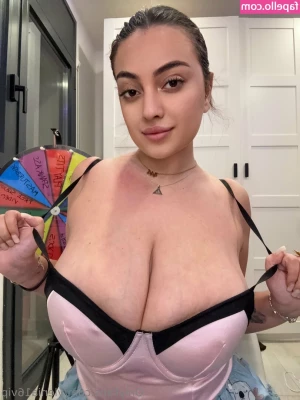 ylenia16vip - Who wants to tan with me