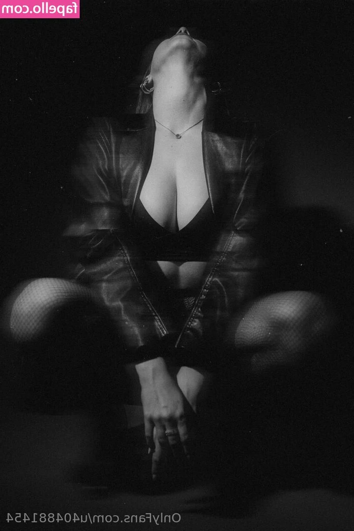 your_baby_model [ your-baby-model ] - I’m bored. Tell me what I should do to entertain myself? 😉😈