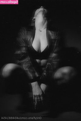 your_baby_model [ your-baby-model ] - I’m bored. Tell me what I should do to entertain myself? 😉😈