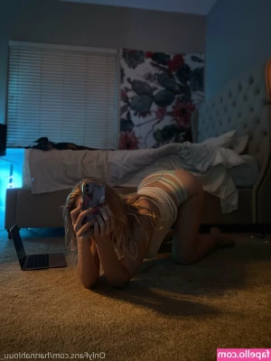Hannahlouu - Eye contact 😜