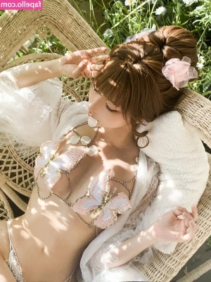 Chunmomo - I love getting my ass slapped   Take me and punish my ass   Do it now
