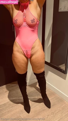peachesandcream04 - Been on my feet all day   need a foot massage