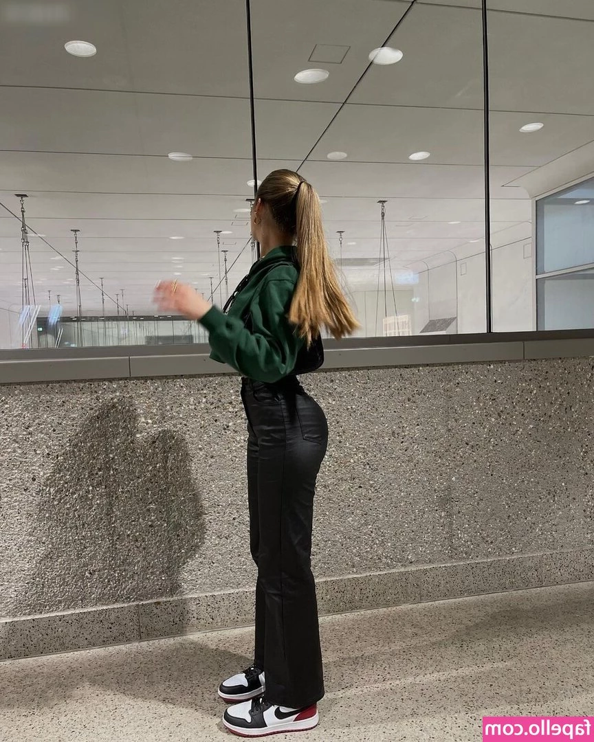 Jessica.stnr [ jessica-stnr ] - Ready to sweat with me?