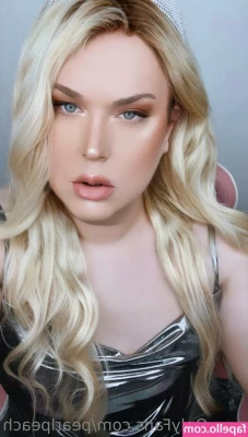 pearlpeach - elf_eva IS WET RIGHT NOW  She loves getting her juicy ass massaged