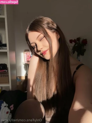 nelly.xoxo [ nelly-xoxo ] - A quickie in Greece
