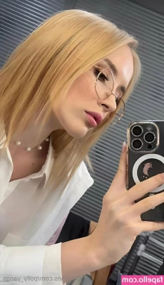 Polly Yangs [ polly-yangs ] - Oh daddy, look how I masturbate beautifully, breaking my ass with my