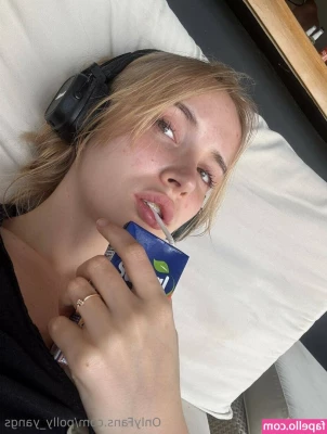 Polly Yangs [ polly-yangs ] - Stream started at 02/06/2022 07:03 pm