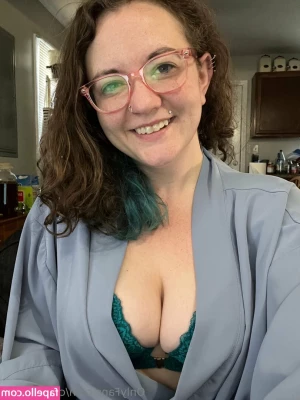 comfykaren - Such a cute, chubby pussy!