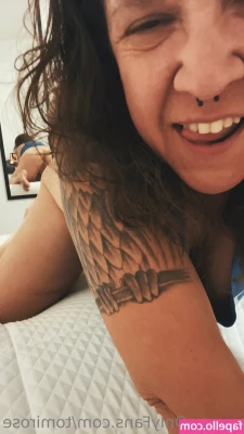 tomirose - I wanna show you what’s under my skirt
