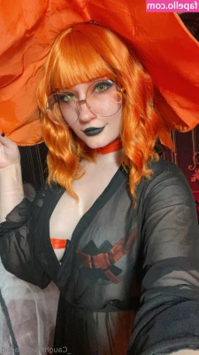 Caught Red Headed [ caught-red-headed ] - I m going to sit on you