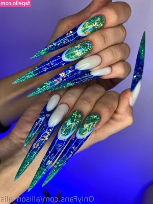 allison_alis [ allison-alis ] - Mis Rolohnaticos  les gustan mis nuevas uñitas  Que harías con ellas