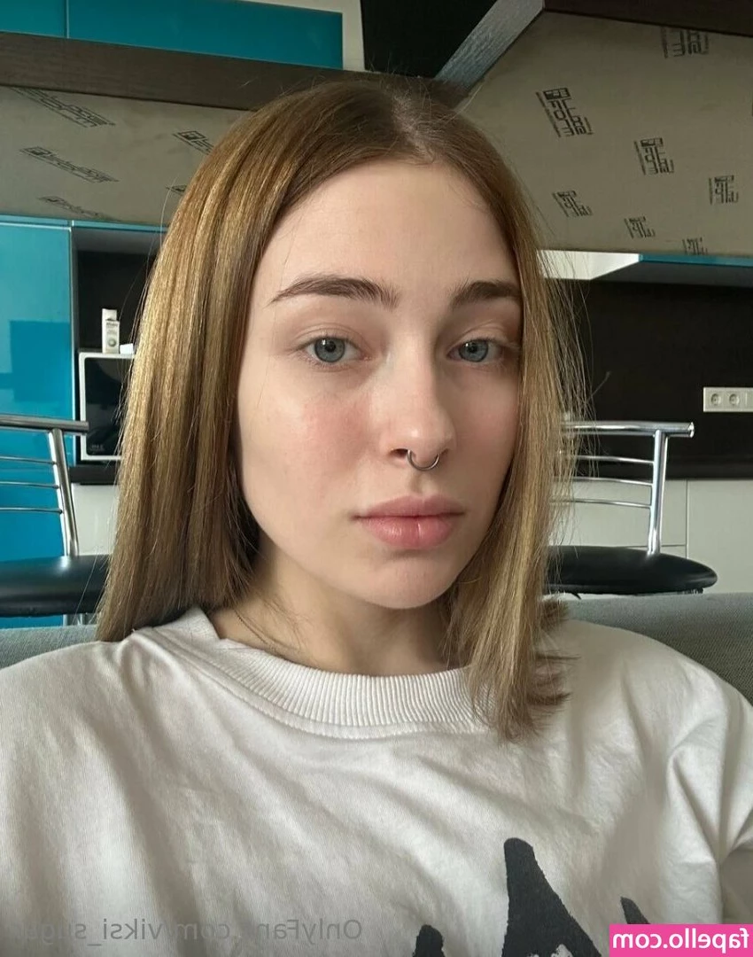 viksi_sugar [ viksi-sugar ] - My heart is all yours. Heck, you can have my tits too. 🍒💋