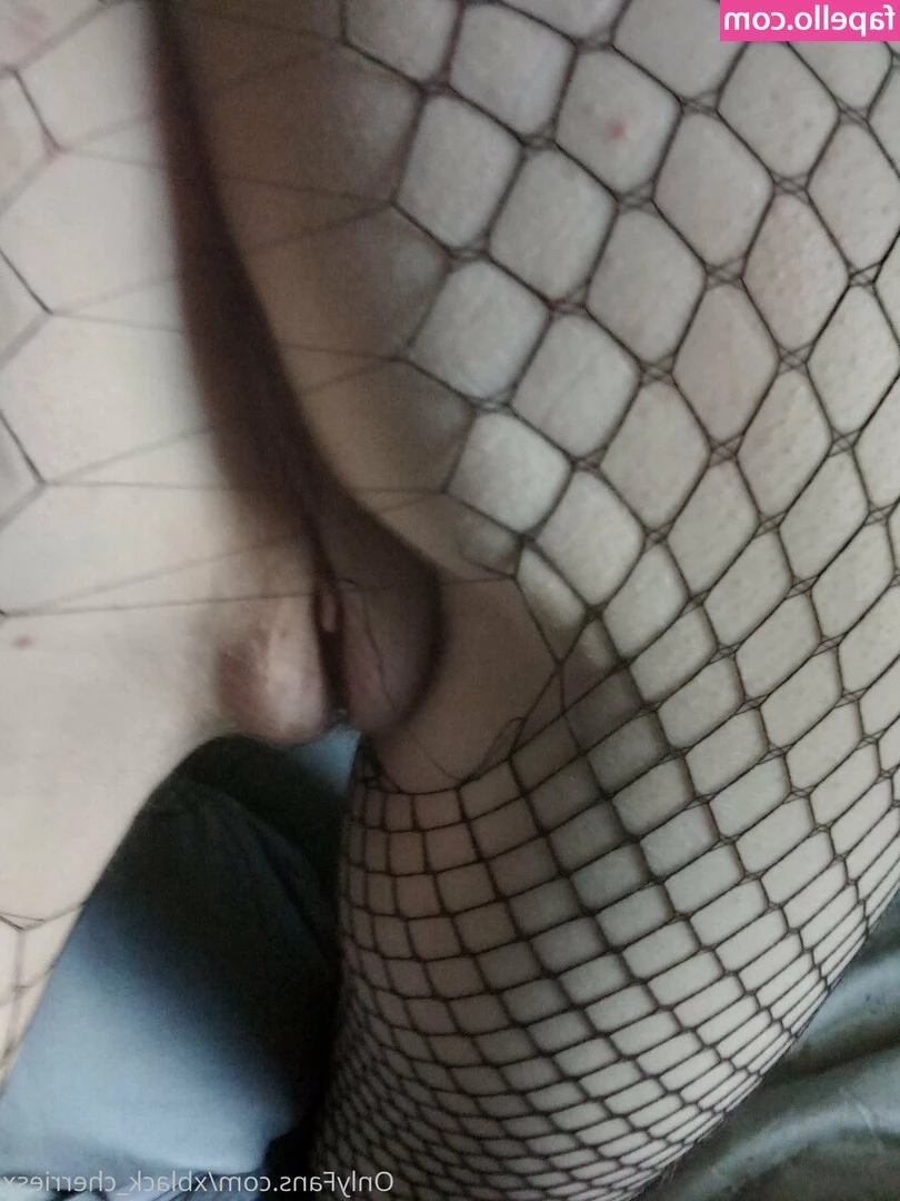 xblack_cherriesx [ xblack-cherriesx ] - 𝐼𝓉'𝓈 𝐹𝓇𝑒𝒶𝓀𝓎 𝐹𝓇𝒾𝒹𝒶𝓎!!