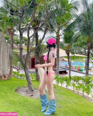 Naughty Rabbit [ naughty-rabbit ] - Take off my skirt bambini... Want to see the video? Send me a message
