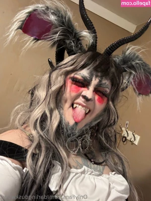 darlingduskwood - Hello! Checking in. Do you want a custom? Info inside. Filming today