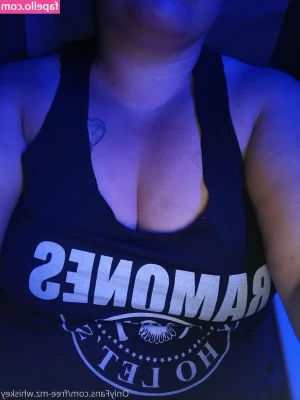 free-mz.whiskey [ free-mz-whiskey ] - cotton candy slut 💓🤭