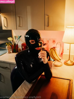 marieoncamera - today is my bdayyyy! 🥰😋 you have a gift for me? 👇 tip and