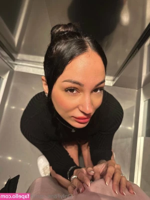 naomisotoo - would you like me to put my ass in your face