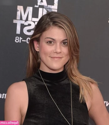 Lindsey Shaw [ lindsey-shaw ] - My health has been up  amp  down lately  winter is a pain in my ass 