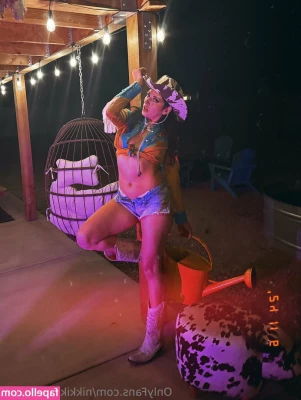 nikkiknightlyfree - Home from work  Do I just chill here naked  Or be ambitious and make