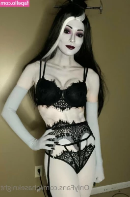 Phaseknight - How do i look with my stomach exposed  Take a look  babe