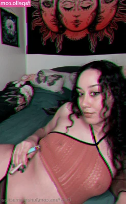 lunamamacitaa - Hey baby who would like a footjob 😜