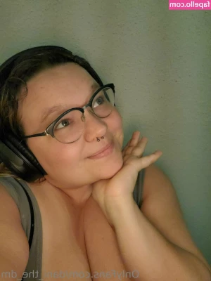 dani_the_dm [ dani-the-dm ] - Putting on a show for you tonight baby  I m just a silly girl  with a