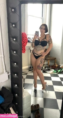 caitlinzielinski - Supposed to be getting ready for work