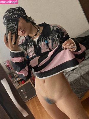 itzel2002free - Someone buy me new belly button rings please