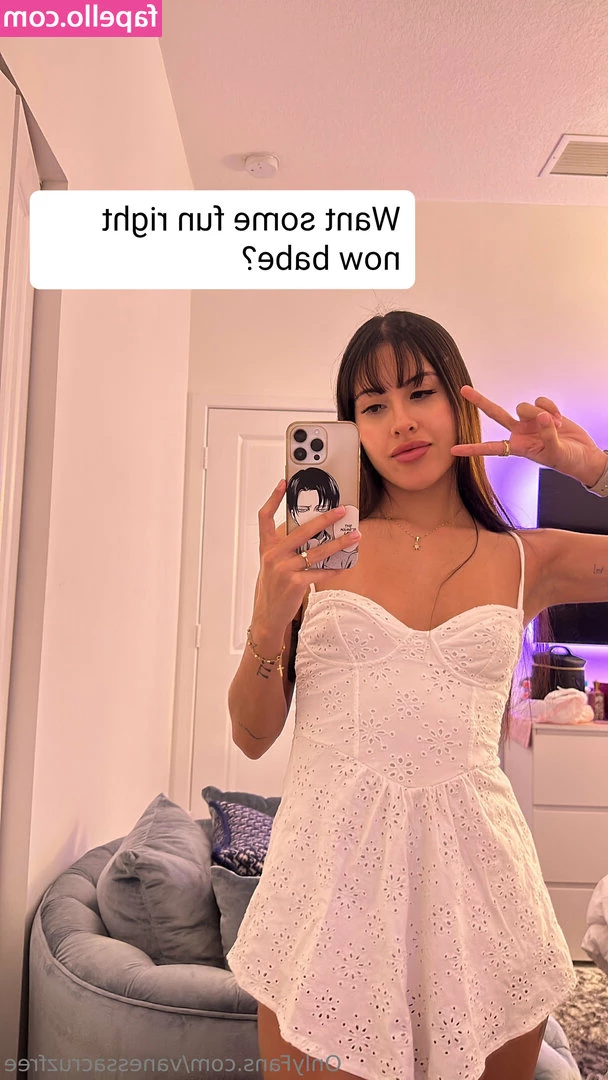 vanessacruzfree - See me taking off my sexy black lingerie and showing off my naked
