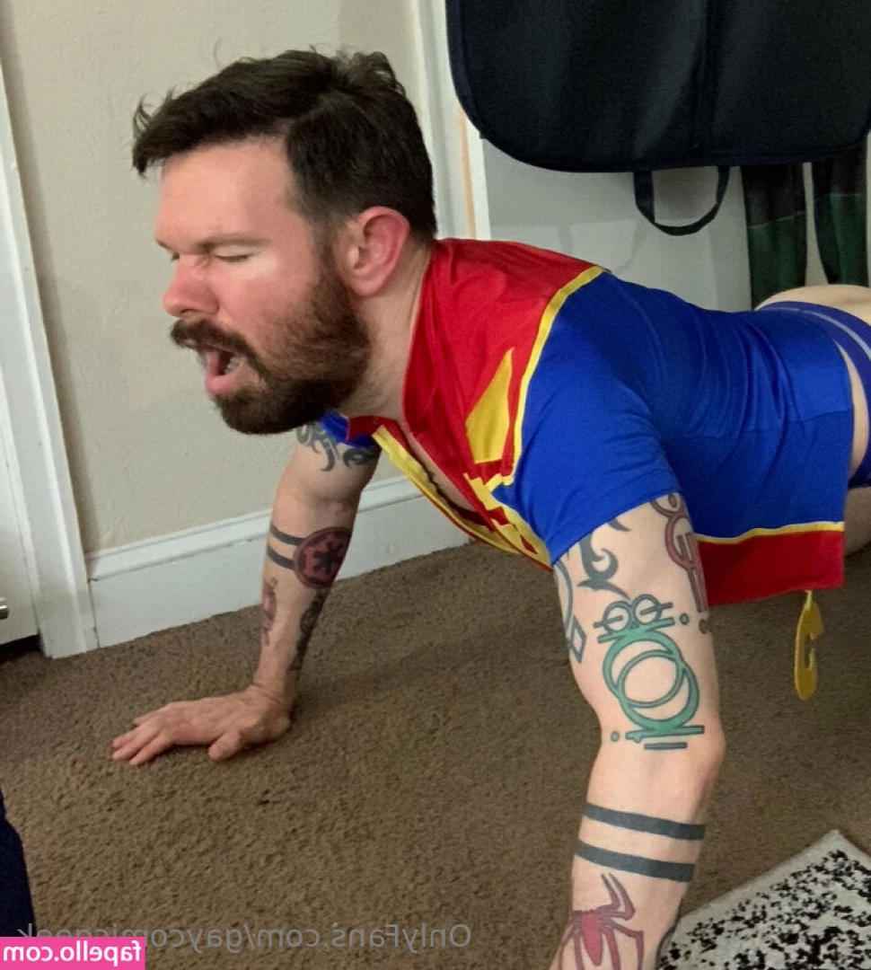 gaycomicgeek - FULL LENGTH VIDEO   Effy Paddles Autumn    February 2017   4m16s 
