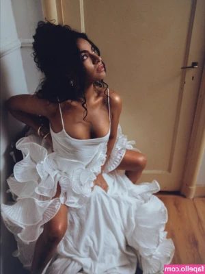 Jessie Reyez - I was sad yesterday.. you know what helped? Mcd and an alone time