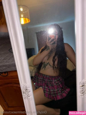 selmasprivata - Downward dog with my back arched and booty out🤪Am I doing yoga